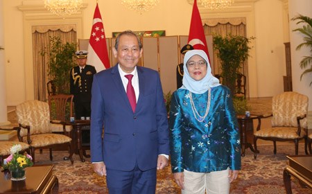 Phó Thủ tướng Thường trực hội đàm, chào xã giao lãnh đạo Singapore